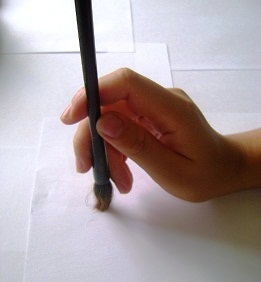Example of how to hold the chinese calligraphy brush